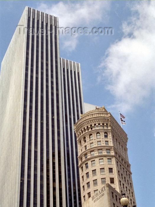 usa254: San Francisco (California): evolving scales - Hobart building's shadow - tall and small buildings - Market & New Montgomery Streets - photo by M.Bergsma - (c) Travel-Images.com - Stock Photography agency - Image Bank