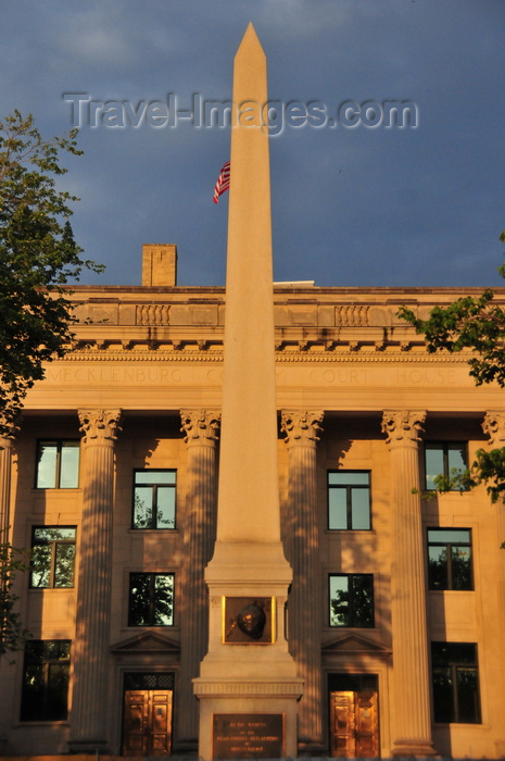 usa2542: Charlotte, North Carolina, USA: Mecklenburg County Court House - architect Louis H. Asbury - Classical Revival - E 4th Street -  photo by M.Torres - (c) Travel-Images.com - Stock Photography agency - Image Bank