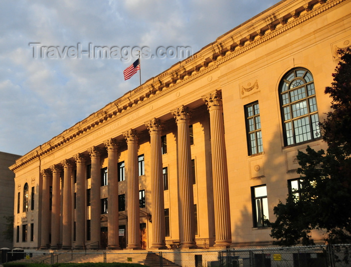 usa2544: Charlotte, North Carolina, USA: Classical Revival  facade of the Mecklenburg County Court House - architect Louis H. Asbury - E 4th Street -  photo by M.Torres - (c) Travel-Images.com - Stock Photography agency - Image Bank