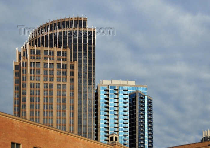 usa2553: Charlotte, North Carolina, USA: Fifth Third Center tower, aka IJL Financial Center and 201 North Tryon -  intersection of West Fifth Street and North Tryon Street - architects Smallwood, Reynolds, Stewart (Avenue Condominiums on the right) - photo by M.Torres - (c) Travel-Images.com - Stock Photography agency - Image Bank