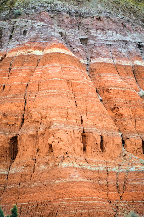 usa2584: Palo Duro Canyon State Park, Texas, USA: eroded cliff side - rock strata cover the Permian age, Triassic age, Miocene-Pliocene age and Quarternary age - part of the Caprock Escarpment - Texas Panhandle - photo by M.Torres - (c) Travel-Images.com - Stock Photography agency - Image Bank