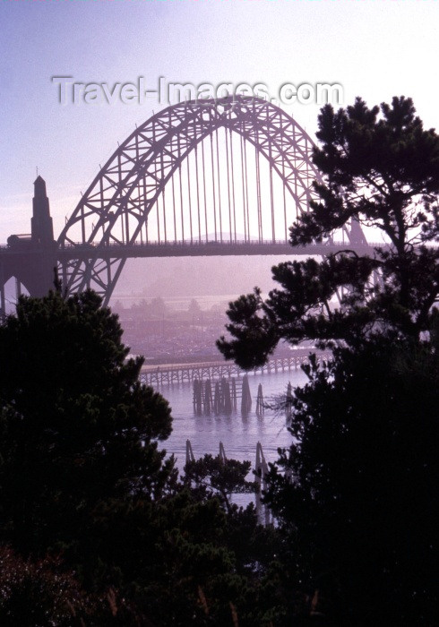 usa266: Newport, Oregon, USA: Yaquina Bay Bridge - designed by Conde McCullough - photo by F.Rigaud - (c) Travel-Images.com - Stock Photography agency - Image Bank