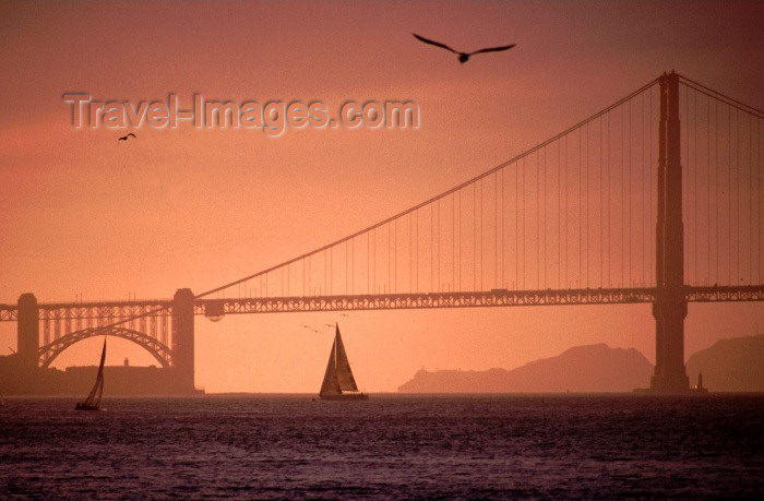 usa276: San Francisco (California): Golden Gate bridge at sunset - suspension bridge - part of US Highway 101 and California State Highway 1 - the brainchild of Joseph Strauss - photo by F.Rigaud  - (c) Travel-Images.com - Stock Photography agency - Image Bank