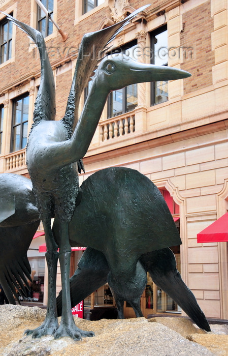 usa289: Minneapolis, Minnesota, USA:  Minnesota Birds - bronze sculpture  of a Great Blue Heron on a granite boulder by Elliot Offner - public art on Nicollet Mall and 9th Street - photo by M.Torres - (c) Travel-Images.com - Stock Photography agency - Image Bank