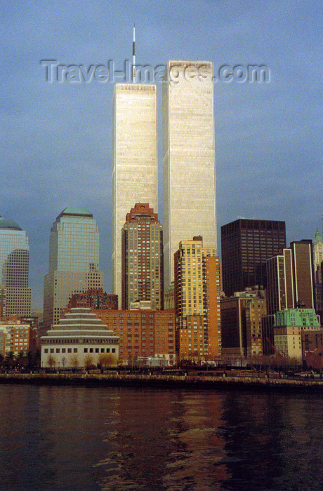 usa30: Manhattan (New York) - the World Trade Center (WTC) before September 11 - foreground: Jewish Heritage Museum - photo by M.Torres - (c) Travel-Images.com - Stock Photography agency - Image Bank