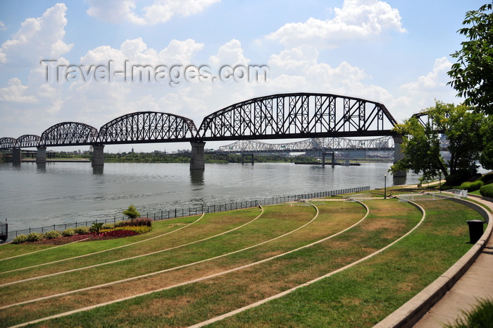 usa306: Jeffersonville, Clark County, Indiana, USA: Big Four pedestrian and bicycle bridge, built as a truss railroad bridge, further the John F. Kennedy Memorial Bridge single-deck cantilever bridge that carries Interstate 65 - Ohio river view from Van Dyke Park - photo by M.Torres - (c) Travel-Images.com - Stock Photography agency - Image Bank