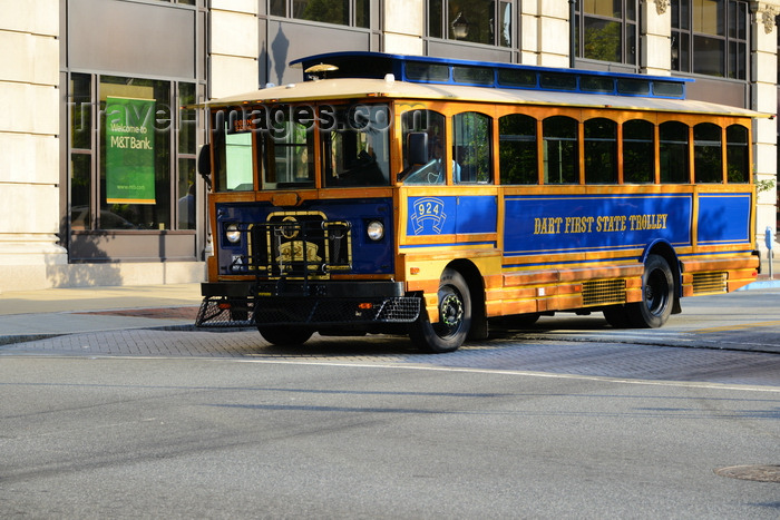 usa316: Wilimington, Delaware: a bus made to look like a trolley arrives on Rodeny Square from the riverfront - DART First State trolley - photo by M.Torres - (c) Travel-Images.com - Stock Photography agency - Image Bank