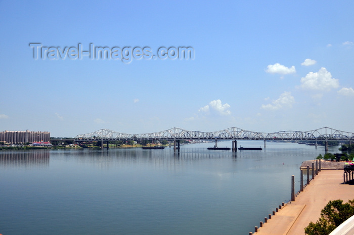 usa348: Louisville, Kentucky, USA: John F. Kennedy Memorial Bridge and the Louisville Riverwalk - cantilever bridge that carries Interstate 65 over the Ohio River, linking Louisville, Kentucky and Jeffersonville, Indiana - photo by M.Torres - (c) Travel-Images.com - Stock Photography agency - Image Bank