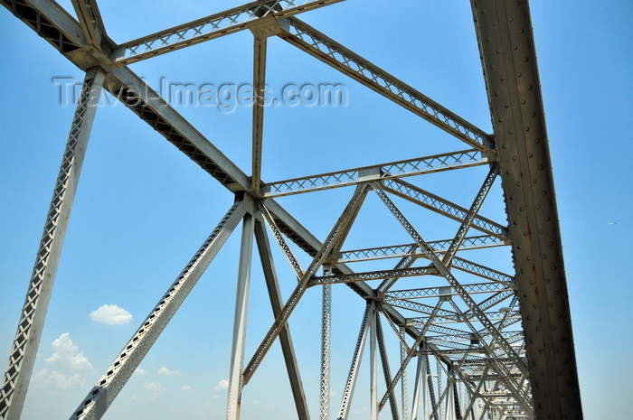 usa350: Louisville, Kentucky, USA: George Rogers Clark Memorial Bridge - four-lane cantilevered truss bridge over the the Ohio River, linking Louisville, Kentucky and Jeffersonville, Indiana - Second Street Bridge - photo by M.Torres - (c) Travel-Images.com - Stock Photography agency - Image Bank