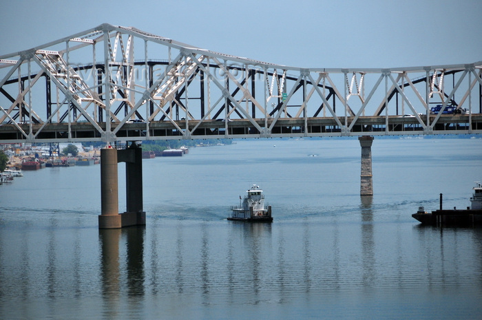 usa351: Louisville, Kentucky, USA: boat under the John F. Kennedy Memorial Bridge - cantilever bridge that carries Interstate 65 over the Ohio River, linking Louisville, Kentucky and Jeffersonville, Indiana - photo by M.Torres - (c) Travel-Images.com - Stock Photography agency - Image Bank