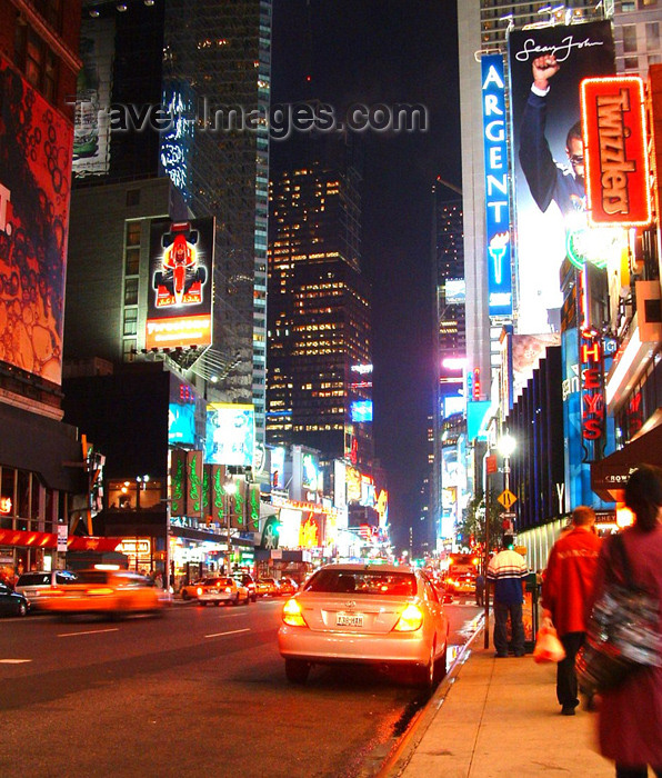usa382: Manhattan (New York): Broadway by night - citylights - photo by Llonaid - (c) Travel-Images.com - Stock Photography agency - Image Bank