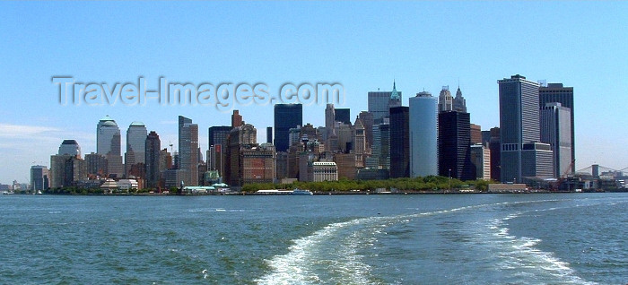 usa383: Manhattan (New York): skyline - leaving New York (photo by Llonaid) - (c) Travel-Images.com - Stock Photography agency - Image Bank