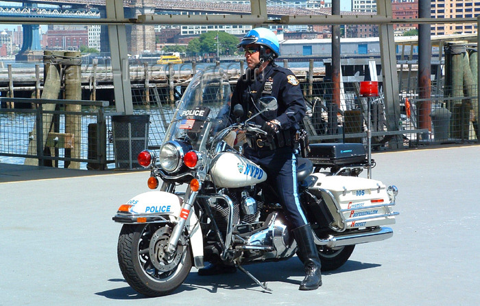 usa390: Manhattan (New York): motorcycle policeman (photo by Llonaid) - (c) Travel-Images.com - Stock Photography agency - Image Bank