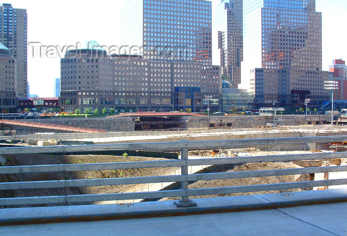 usa391: Manhattan (New York): ground zero - 11 September (photo by Llonaid) - (c) Travel-Images.com - Stock Photography agency - Image Bank