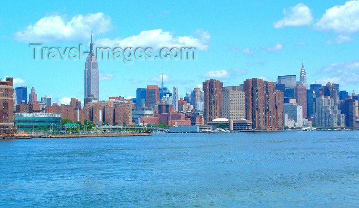 usa392: Manhattan (New York): seen from the East River (photo by Llonaid) - (c) Travel-Images.com - Stock Photography agency - Image Bank