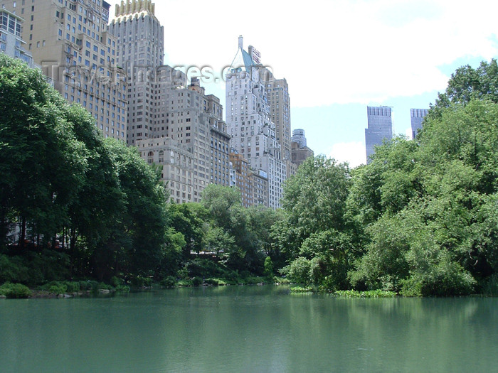 usa396: Manhattan (New York): Central Park - pond (photo by Llonaid) - (c) Travel-Images.com - Stock Photography agency - Image Bank