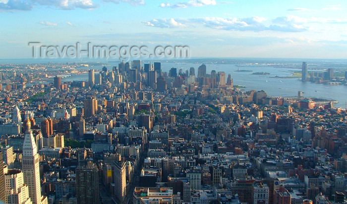 usa401: Manhattan (New York): looking south from the Empire State (photo by Llonaid) - (c) Travel-Images.com - Stock Photography agency - Image Bank