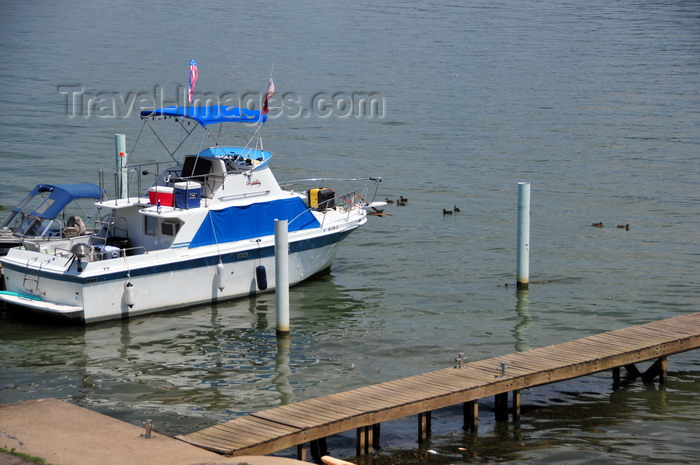 usa405: Jeffersonville, Clark County, Indiana, USA: yacht, ducks,  pier and the Ohio river - photo by M.Torres - (c) Travel-Images.com - Stock Photography agency - Image Bank