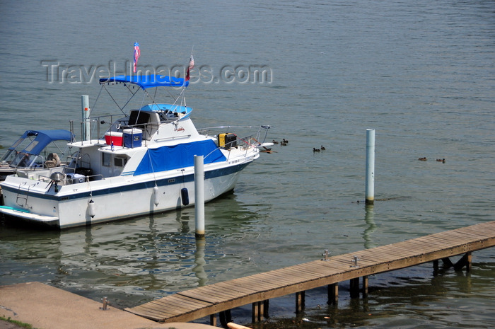 usa405: Jeffersonville, Clark County, Indiana, USA: yacht, ducks,  pier and the Ohio river - photo by M.Torres - (c) Travel-Images.com - Stock Photography agency - Image Bank