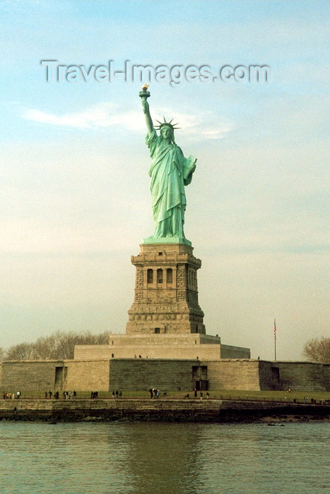 usa42: New York, USA: Statue of Liberty - still asking for a ride back to Europe - Unesco world heritage site - photo by M.Torres - (c) Travel-Images.com - Stock Photography agency - Image Bank