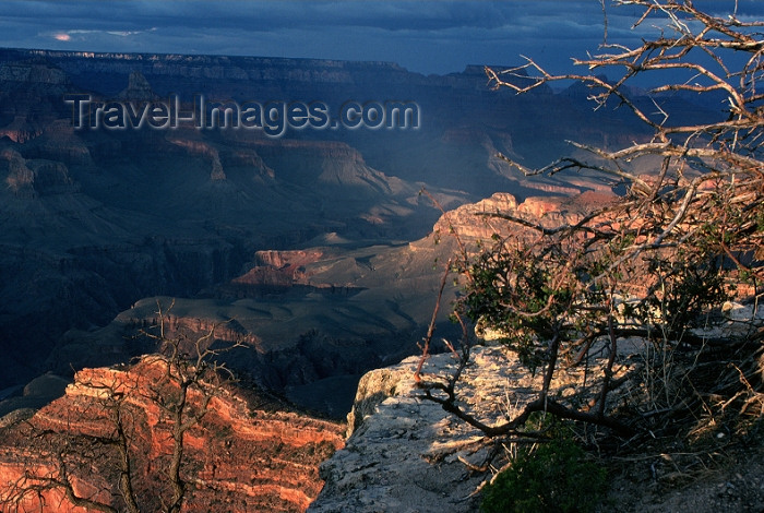 usa435: USA - Grand Canyon (Arizona): from the edge (photo by G.Friedman) - (c) Travel-Images.com - Stock Photography agency - Image Bank