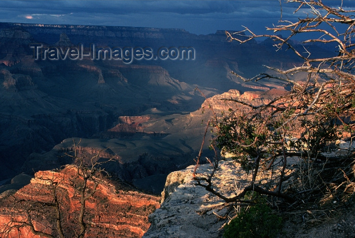 usa435: USA - Grand Canyon (Arizona): from the edge (photo by G.Friedman) - (c) Travel-Images.com - Stock Photography agency - Image Bank