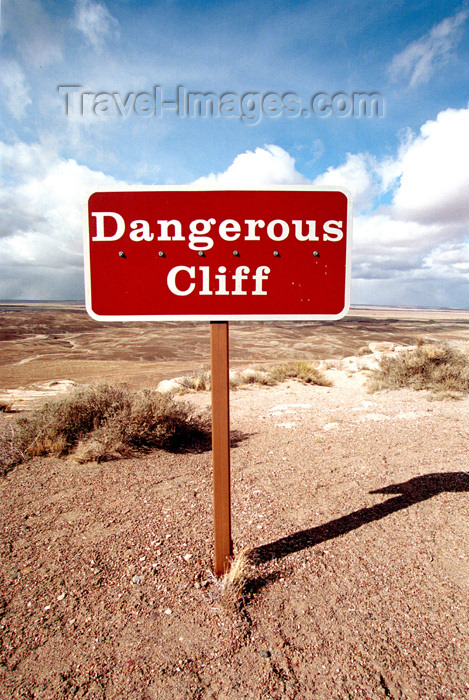 usa440: USA - Cocoa Mountains - Petrified Forest National Park (Arizona): dangerous cliff sign (photo by G.Friedman) - (c) Travel-Images.com - Stock Photography agency - Image Bank