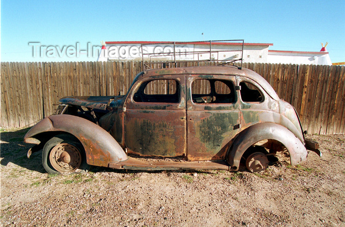usa446: USA - Navajo Nation / Navajo Country (Arizona): old car in the Navajo Indian Reservation (photo by G.Friedman) - (c) Travel-Images.com - Stock Photography agency - Image Bank