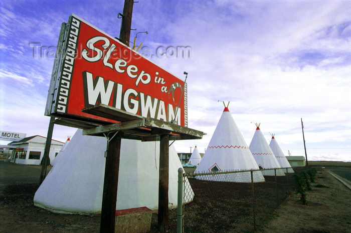 usa453: USA - Navajo Nation (Arizona): sleep in a wigwam / teepee - photo by G.Friedman - (c) Travel-Images.com - Stock Photography agency - Image Bank
