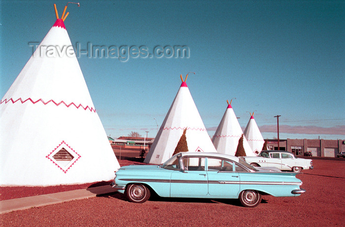 usa454: USA - Navajo Nation (Arizona): wigwams and blue Cadillac / teepees (photo by G.Friedman) - (c) Travel-Images.com - Stock Photography agency - Image Bank