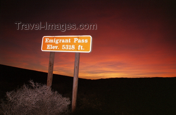 usa456: Death Valley (California): Emigrant pass at dawn - sign - photo by G.Friedman - (c) Travel-Images.com - Stock Photography agency - Image Bank