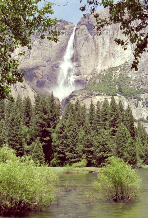 usa469: Yosemite National Park (California): waterfall - photo by M.Bergsma - (c) Travel-Images.com - Stock Photography agency - Image Bank