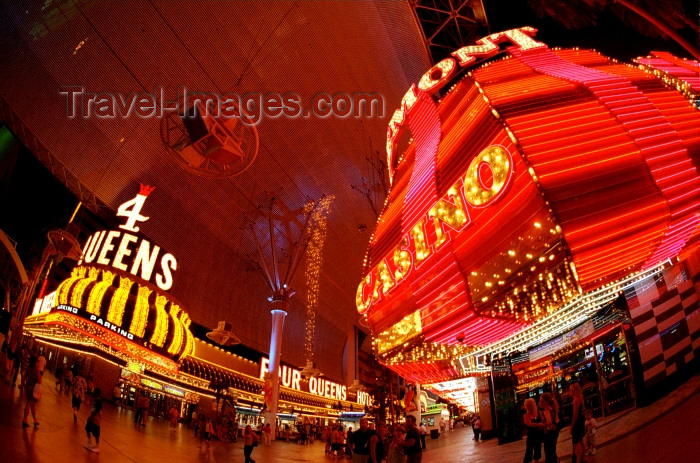 usa482: Las Vegas (Nevada): 4 Queens casino and hotel - nocturnal - neons - photo by G.Friedman - (c) Travel-Images.com - Stock Photography agency - Image Bank