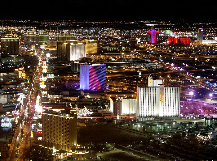 usa483: Las Vegas (Nevada): the strip at night (photo by G.Friedman) - (c) Travel-Images.com - Stock Photography agency - Image Bank