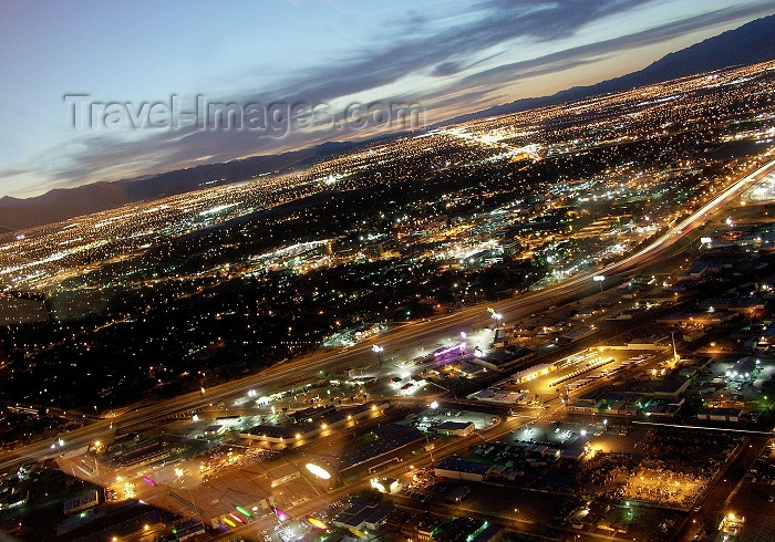 usa484: USA - Las Vegas (Nevada): from above - dusk (photo by G.Friedman) - (c) Travel-Images.com - Stock Photography agency - Image Bank