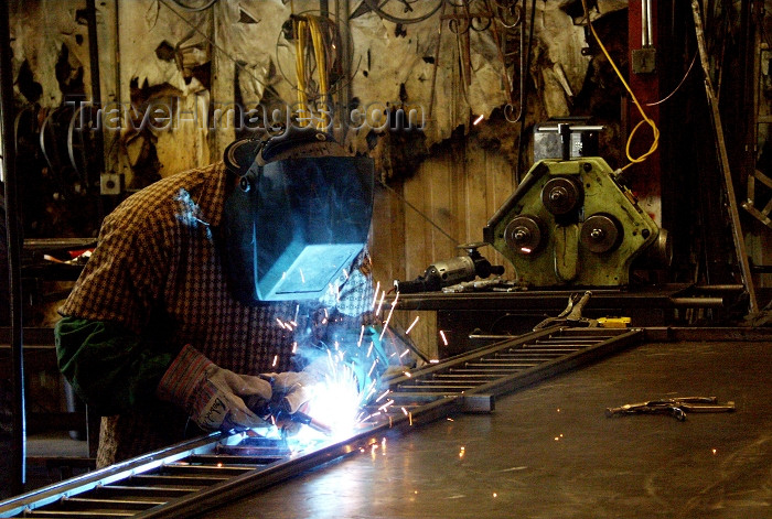 usa486: Las Vegas (Nevada): worker welding (photo by G.Friedman) - (c) Travel-Images.com - Stock Photography agency - Image Bank