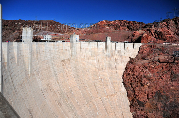 usa494: Hoover Dam, Clark County, Nevada, USA: concrete arch-gravity dam in the Colorado River forming lake Mead - spillway and dam crest - photo by M.Torres - (c) Travel-Images.com - Stock Photography agency - Image Bank