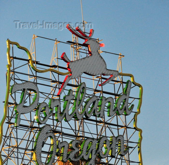 usa50: Portland, Oregon, USA: White Stag sign - 'Portland Oregon' sign - located atop the White Stag Building - Ramsay Signs - 70 NW Couch Street - photo by M.Torres - (c) Travel-Images.com - Stock Photography agency - Image Bank