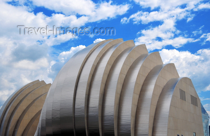 usa519: Kansas City, Missouri, USA: Kauffman Center for the Performing Arts - shell like forms clad in stainless steel - 1601 Broadway - photo by M.Torres - (c) Travel-Images.com - Stock Photography agency - Image Bank