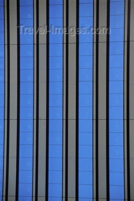 usa539: Chicago, Illinois, USA: vertical lines give this skyscraper an elegant design – glass curtain wall - photo by C.Lovell - (c) Travel-Images.com - Stock Photography agency - Image Bank