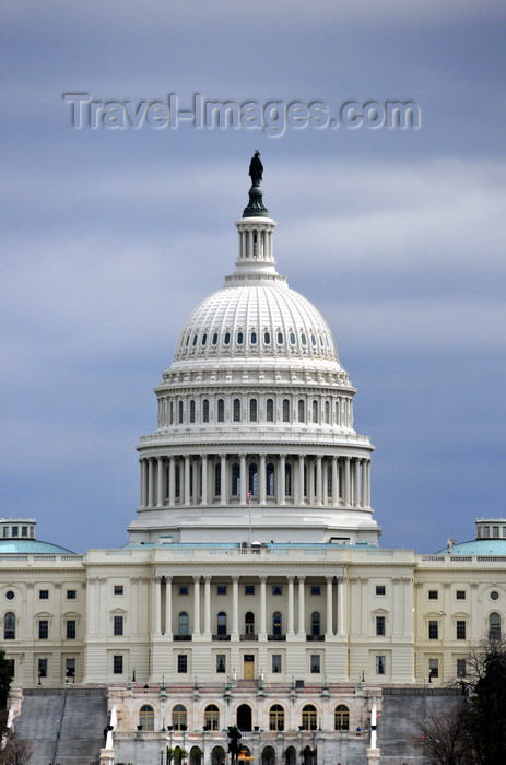 usa55: Washington, D.C., USA: dark skies over the the United States Capitol - Capitol Hill - National Mall - architect William Thornton et al. - photo by M.Torres - (c) Travel-Images.com - Stock Photography agency - Image Bank