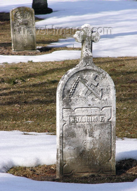 usa553: Freistadt (Wisconsin): the graveyard - German grave - winter - snow - photo by G.Frysinger - (c) Travel-Images.com - Stock Photography agency - Image Bank