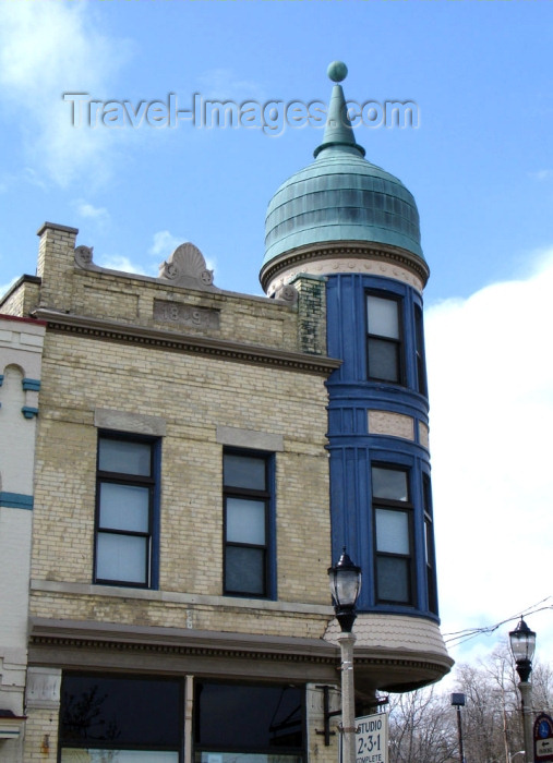 usa561: Port Washington (Wisconsin): corner turret and dome - photo by G.Frysinger - (c) Travel-Images.com - Stock Photography agency - Image Bank