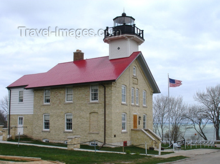 usa562: Port Washington (Wisconsin): lighthouse on Lake Michigan - photo by G.Frysinger - (c) Travel-Images.com - Stock Photography agency - Image Bank