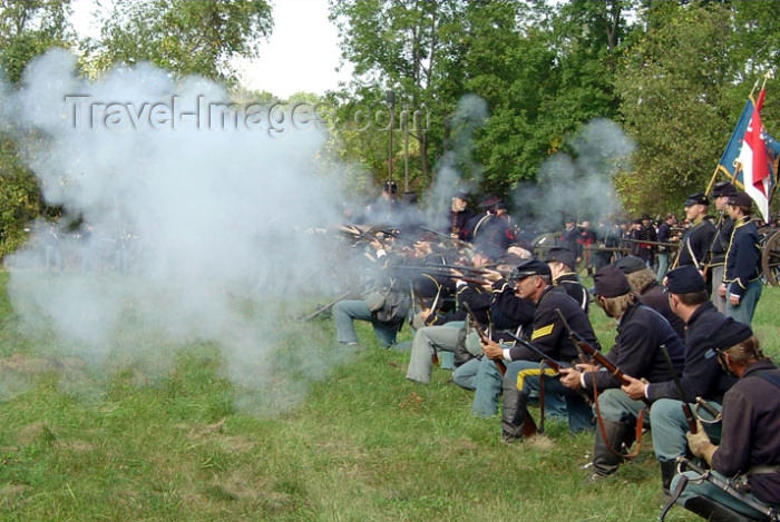usa578: Old Wade House State Park (Wisconsin): Union Line firing rifles - Civil War - Battle reenactment - photo by G.Frysinger - (c) Travel-Images.com - Stock Photography agency - Image Bank