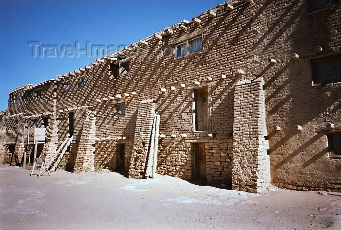 usa588: Acoma Pueblo (New Mexico): the Sky City - photo by S.Lovegrove - (c) Travel-Images.com - Stock Photography agency - Image Bank