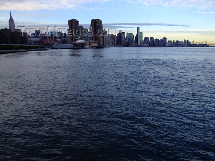 usa603: New York City: the East River at dusk - photo by M.Bergsma - (c) Travel-Images.com - Stock Photography agency - Image Bank