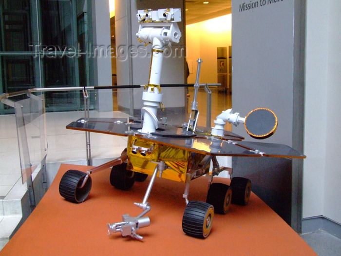 usa615: Manhattan (New York City): Upper West Side - American Museum of Natural History - Mars rover - photo by M.Bergsma - (c) Travel-Images.com - Stock Photography agency - Image Bank