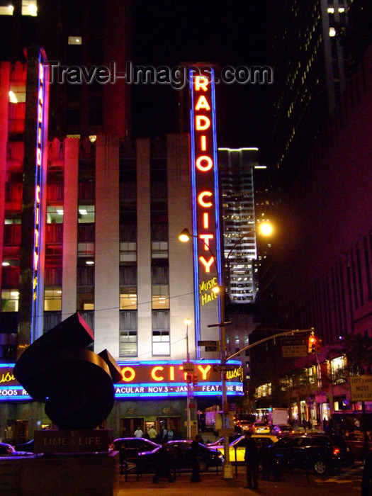 usa634: Manhattan (New York City): Radio City Music Hall - Rockefeller Center - Showplace of the Nation - designed by Donald Deskey - nocturnal - photo by M.Bergsma - (c) Travel-Images.com - Stock Photography agency - Image Bank