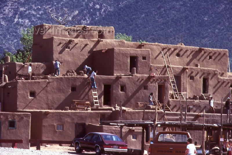 usa65: Pueblo de Taos, New Mexico, USA: traditional adobe oven - South Pueblo - photo by M.Torres - (c) Travel-Images.com - Stock Photography agency - Image Bank